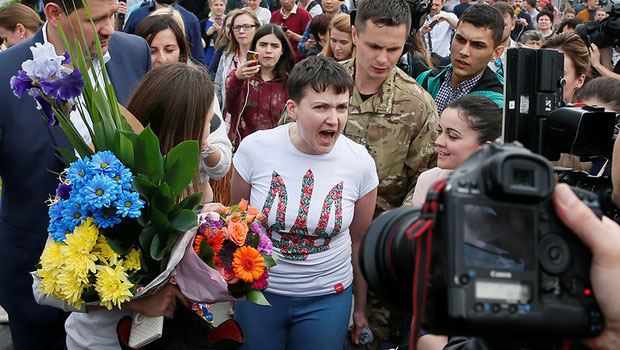 Савченко у Кијеву после Путиновог помиловања
