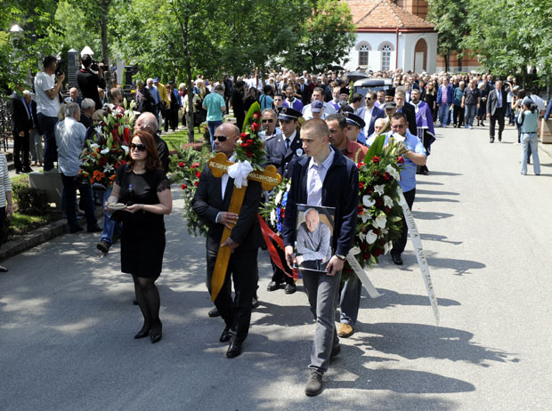 Сахрањен Бата Живојиновић: Нема тако малог народа да је имао такву величину (ВИДЕО)