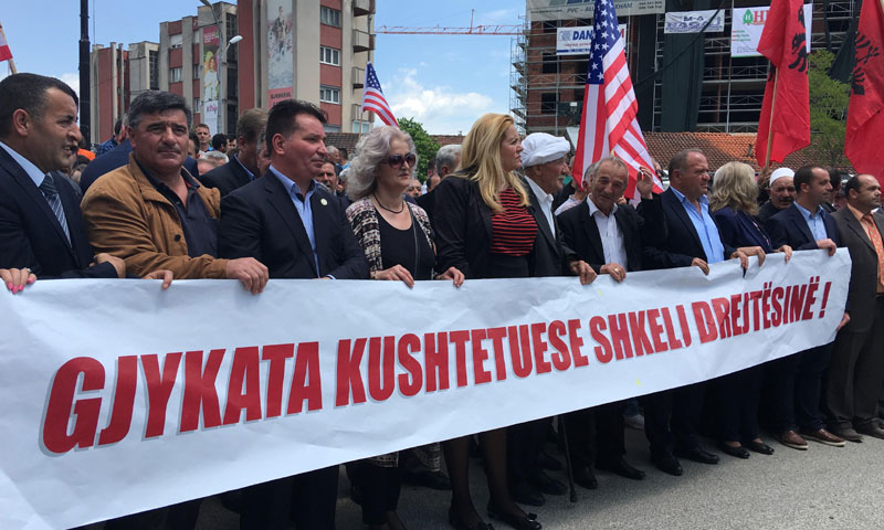 Дечани: Демонстрације Албанаца против манастира