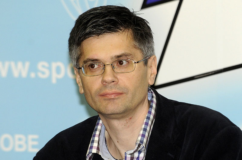 ШПИЈУНКА: Певао за ђетиће