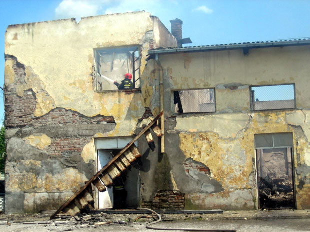 Изгорела зграда у кругу Васпитно-поправног дома у Крушевцу (ФОТО)