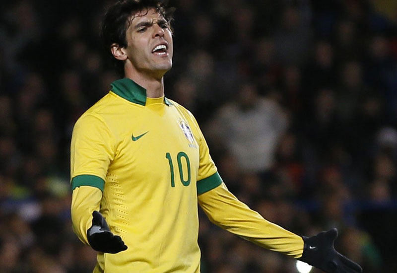 Коста отпао, Кака се вратио у тим Бразила