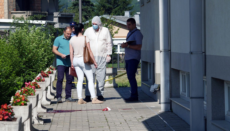 Породична трагедија у Бањалуци: Јурио бившу супругу по улици, пуцао јој у главу, па пресудио себи!