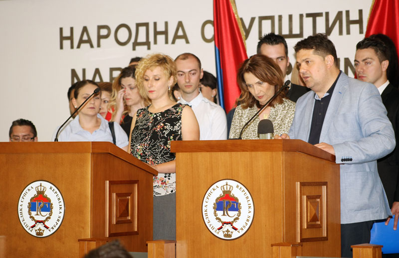 НЕЗАПОСЛЕНИ ДОКТОРИ ПОРУЧИЛИ: Желели бисмо да лечимо РС