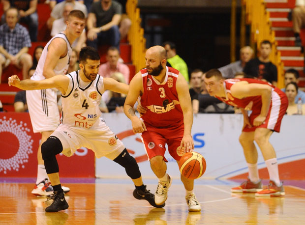 ФМП после драме победио Партизан и продужио серију