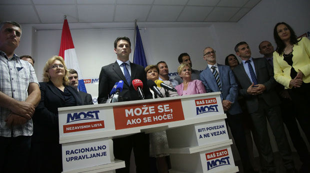 Одлазе и Карамарко и Петров?