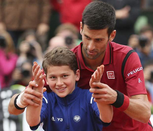 Дечак који је са Новаком послао срце публици за “Новости”: Волео бих да будем велика звезда као Ђоковић