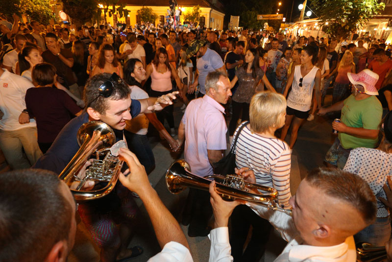 У Гучи мешано месо - Илић, Цеца, Бора и Севе