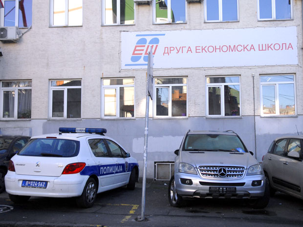 ТУЧА У СРЕДЊОЈ ШКОЛИ: Повређено двоје ученика 