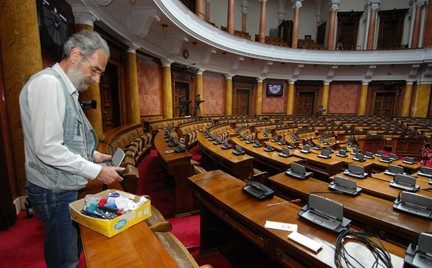 Демократе комшије Шешељу у новом сазиву