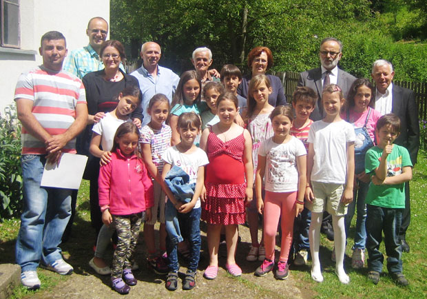 Модрича: Рачунари и књиге на дар завичају