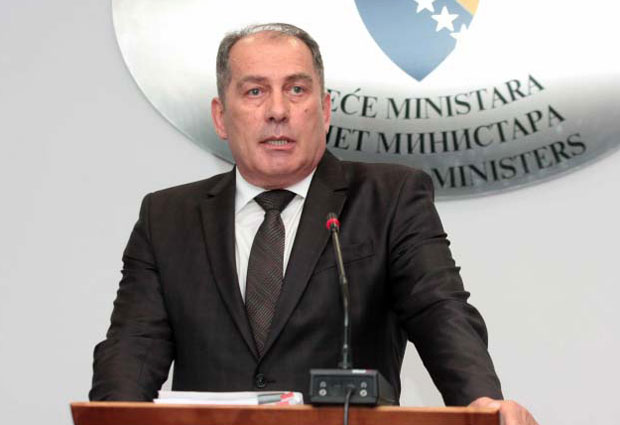 Мектић: Не може да се клања по паркинзима