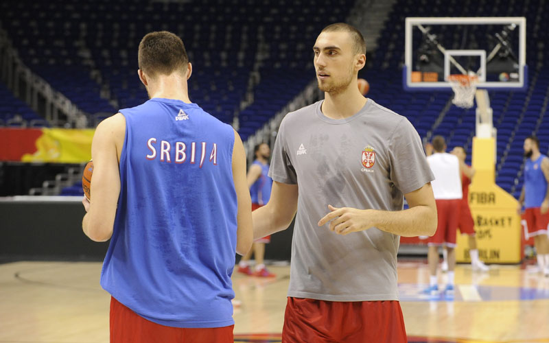 Звезда жели Милутинова?