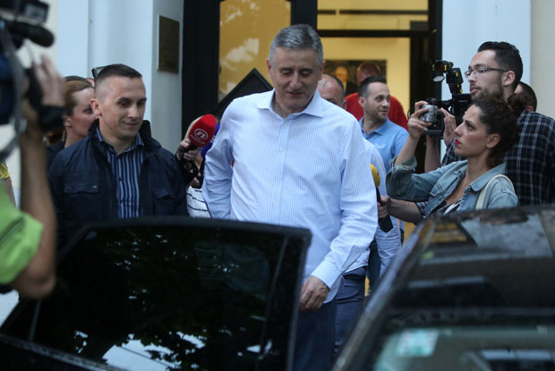 Пуч и ХДЗ-у против Карамарка
