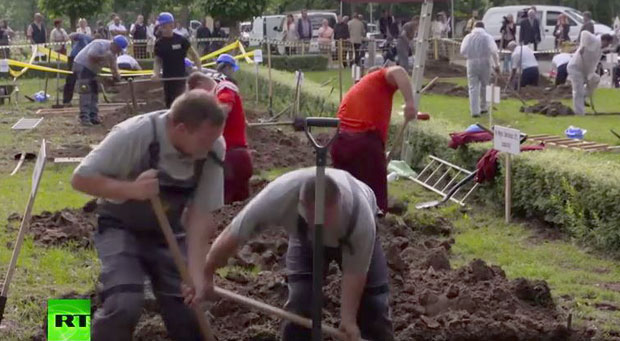 Одржано такмичење у најбржем копању гробова (ВИДЕО)