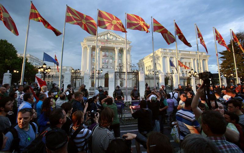 Учесници Шарене револуције поново блокирали раскрснице у Скопљу