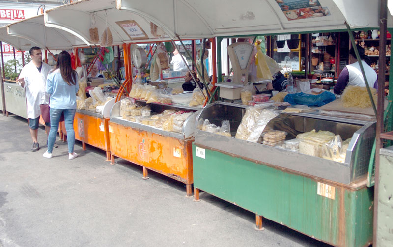 Храна у витрини без струје