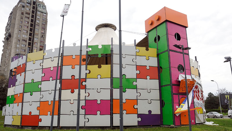 Руши се Пазл град на Бањици?