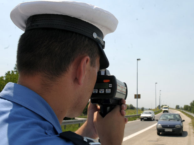 Осам месеци забране за возача који је возио више од 200 на сат
