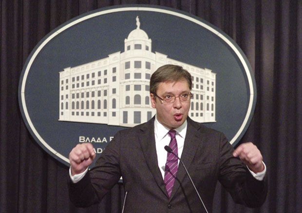 Вучић: Неће ме срушити политички мешетари