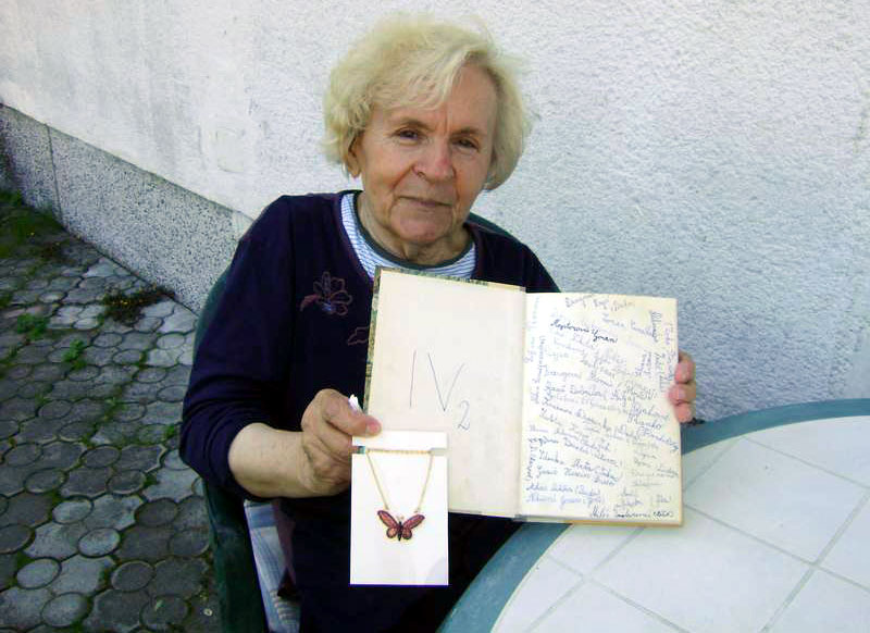 Србац: Учитељица распаковала дар после 33 године