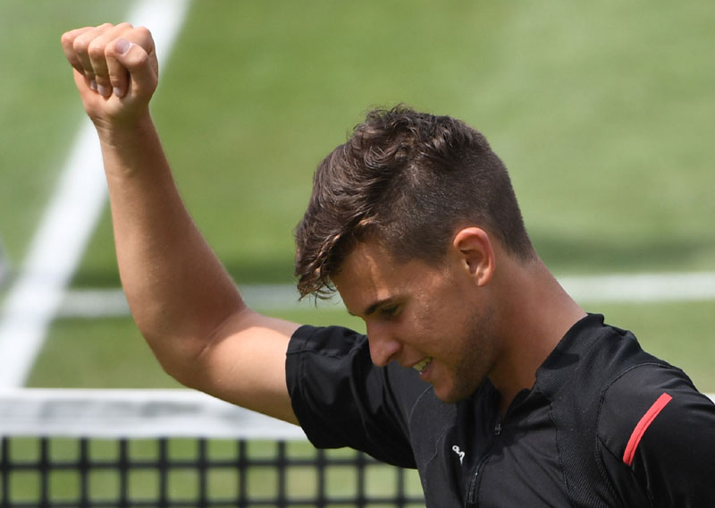 Тим избацио Федерера у полуфиналу Штутгарта