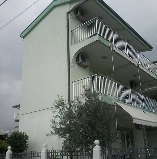 Порез плаћа, а кућу јој руше