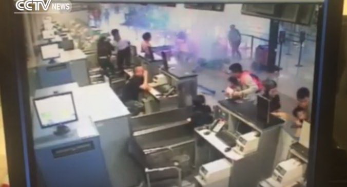 Експлозија ручно прављене бомбе на аеродрому у Шангају, троје рањених