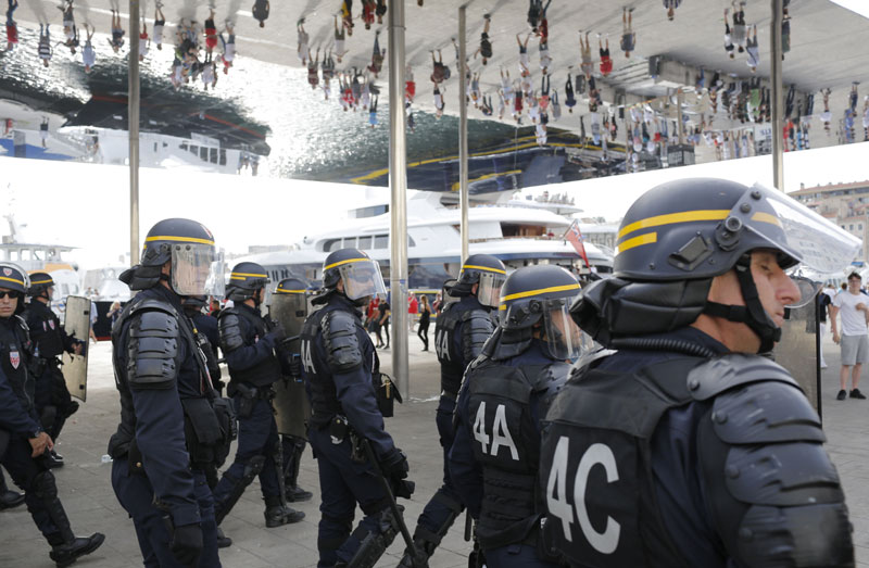 Британска влада нуди Француској своје полицајце