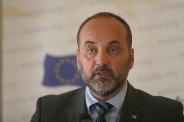 Јанковић: Власт да се огради од обмана таблоида