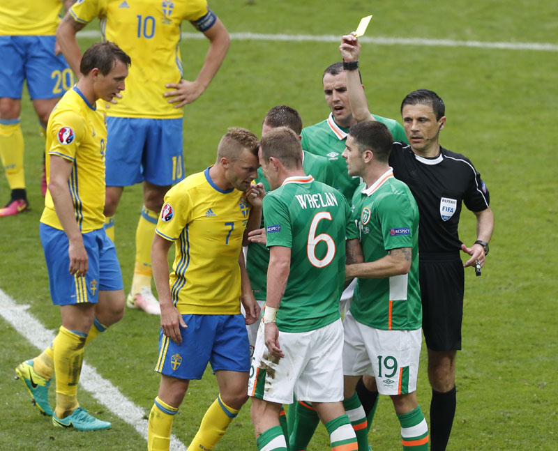 НЕРВОЗНИ ЗЛАТАН: Ибрахимовић опсовао Мажића на српском (ВИДЕО)