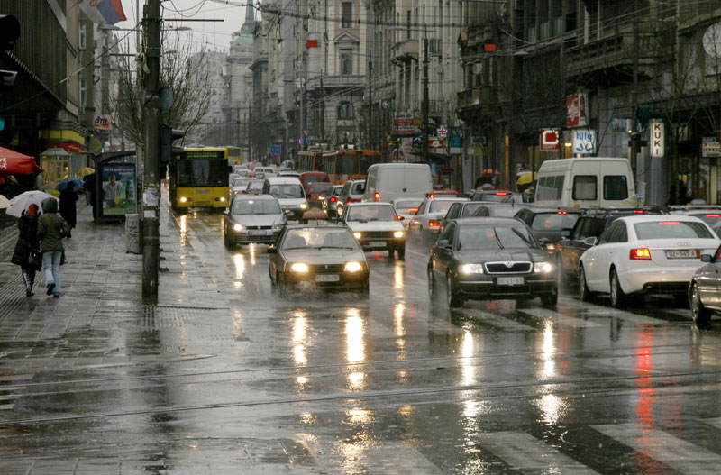 Упозорење возачима: Опрез због пљускова са грмљавином