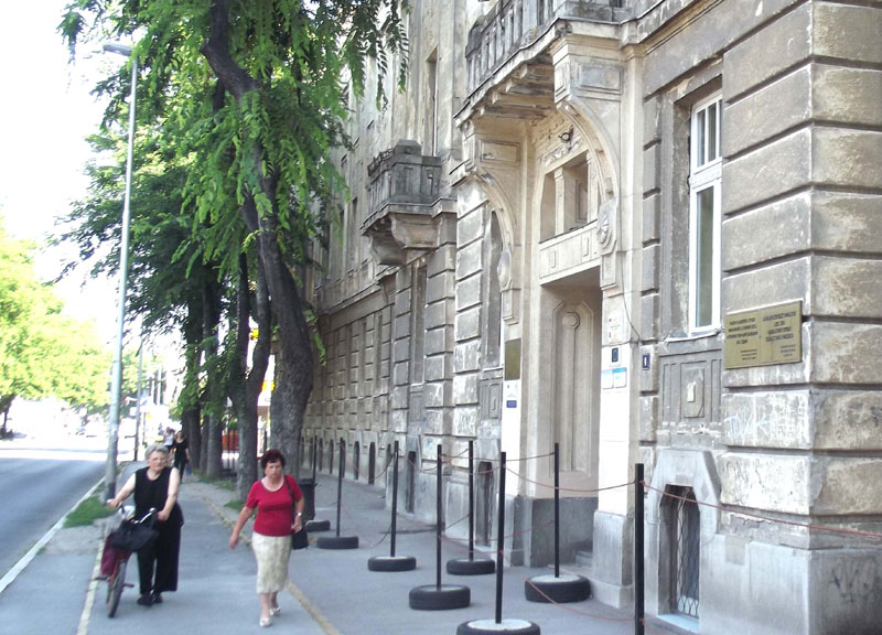 Упис у Суботици: Фризер или бабица само на мађарском!