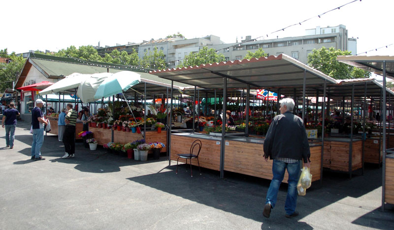 Београдски ноћни маркет на пијаци Бајлони у петак