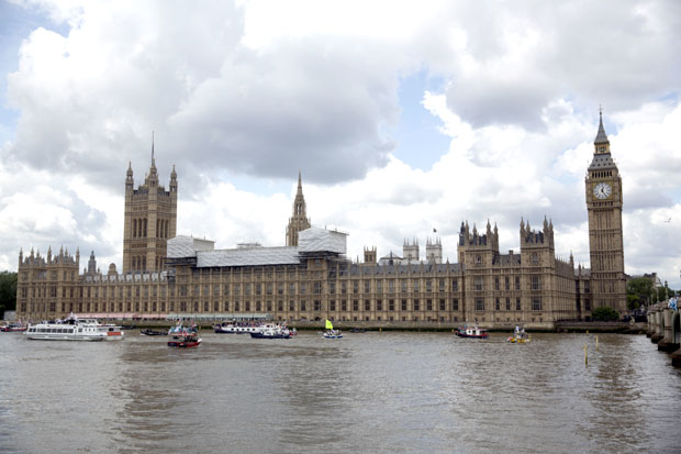 Флотиле за и против изласка Британије из ЕУ на Темзи