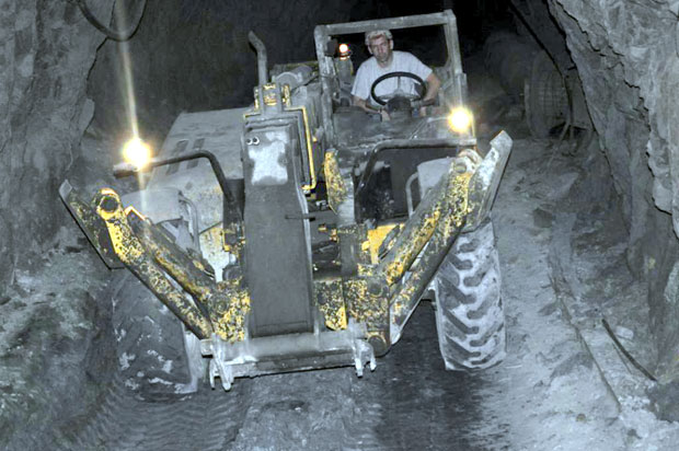 НЕСРЕЋА У РТБ БОР: Рудара притисла машина од 25 тона! 