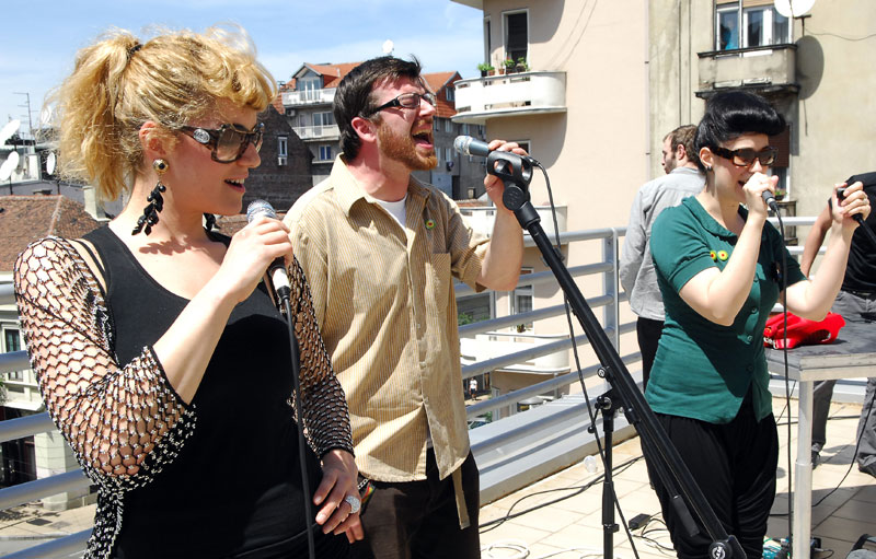 Белеф отвара Земља грува
