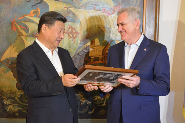 Николић поклонио Ђинпингу фотографију оца кинеског лидера