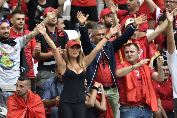 Албанце кажњавају 21. јула због транспарента?