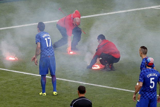 ХНС: Торцида стоји иза инцидената у Француској