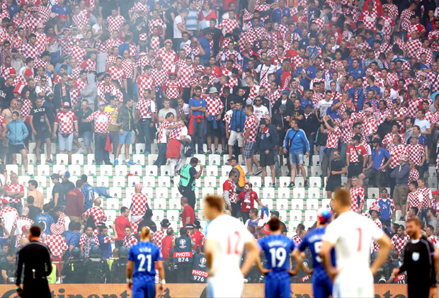 Халуцинација новинара Слободне Далмације: Срби наместили прекид у Сент Етјену