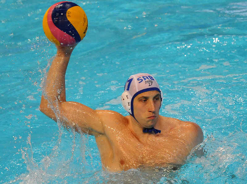 Напад на десету титулу 