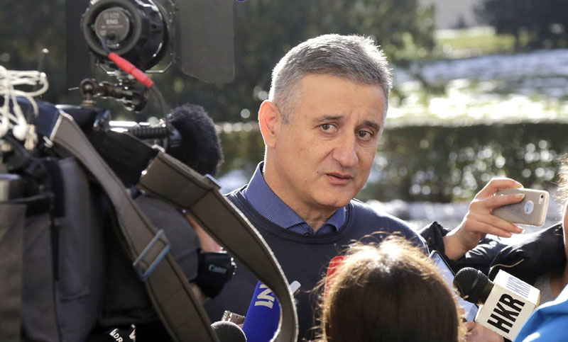 Карамарко пао, Пленковић долази