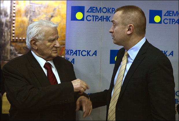 Побуна демократа против Пајтића