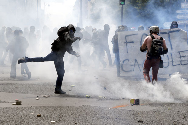 Француска влада забранила, па одобрила протест синдиката против закона о раду
