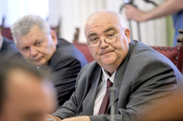 Комленски председник Одбора за уставна питања, Чомић заменица