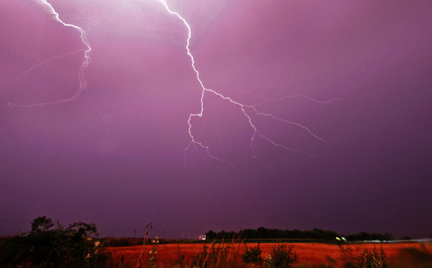 У удару громова у Индији погинуло 74 људи