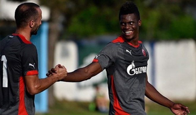 ЗВЕЗДА КРЕНУЛА ДЕСЕТКОМ: Фибел маказицама уписао првенац