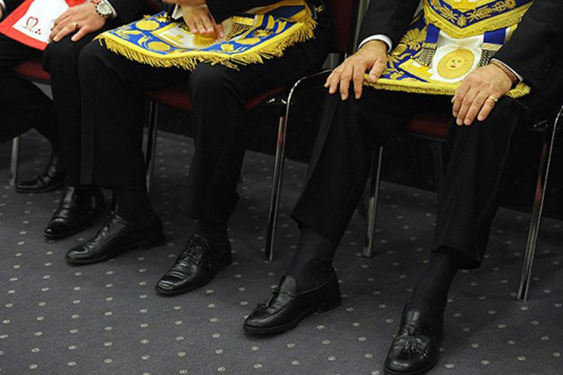 Потукли се масони!