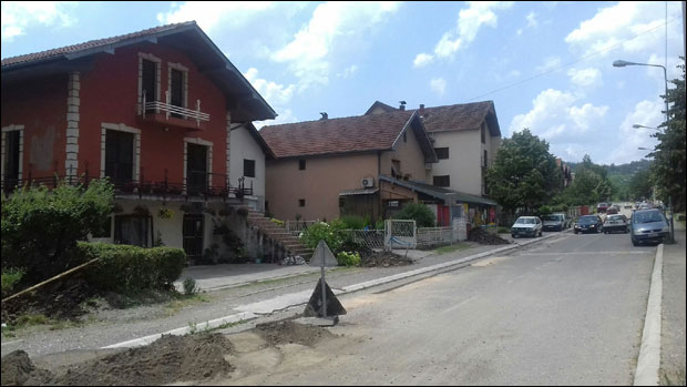 Избо комшију ножем у груди после свађе!